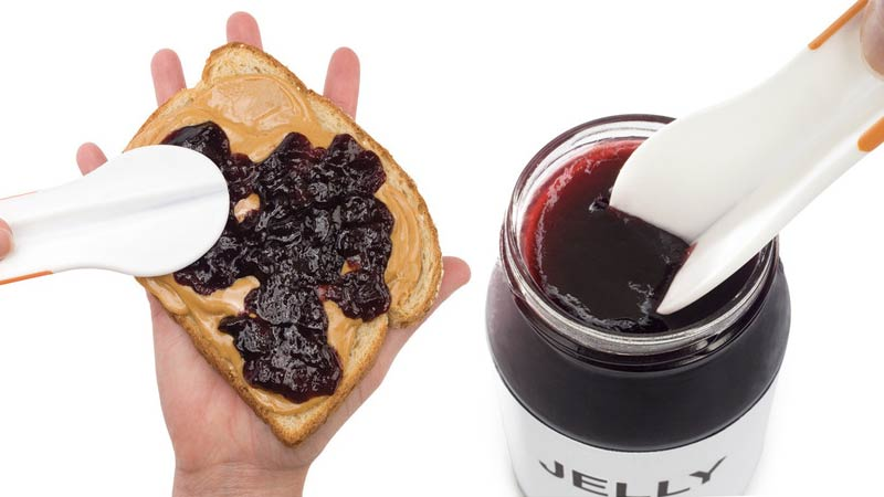 Illustration for article titled This Hinged Spoon Is the Greatest Thing To Ever Happen To Peanut Butter